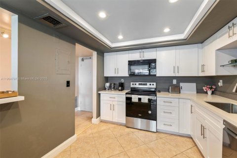 Copropriété à louer à Aventura, Floride: 1 chambre, 93.37 m2 № 1955859 - photo 17