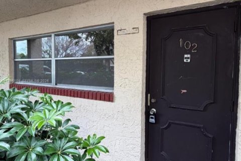 Condo in Coral Springs, Florida, 1 bedroom  № 2060255 - photo 2