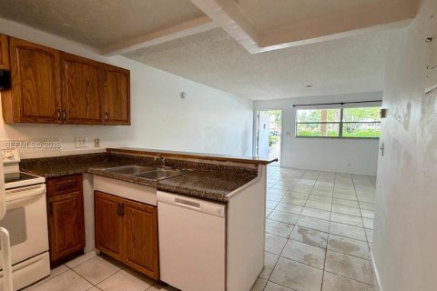 Condo in Coral Springs, Florida, 1 bedroom  № 2060255 - photo 4