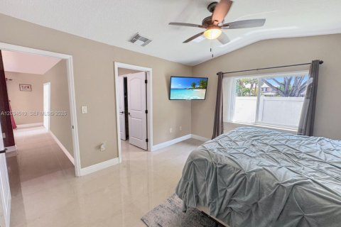 House in Pembroke Pines, Florida 3 bedrooms, 131.18 sq.m. № 2086898 - photo 21
