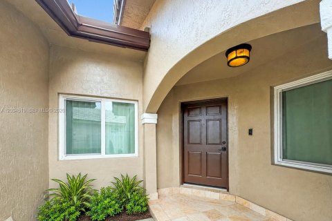 House in Pembroke Pines, Florida 3 bedrooms, 131.18 sq.m. № 2086898 - photo 5