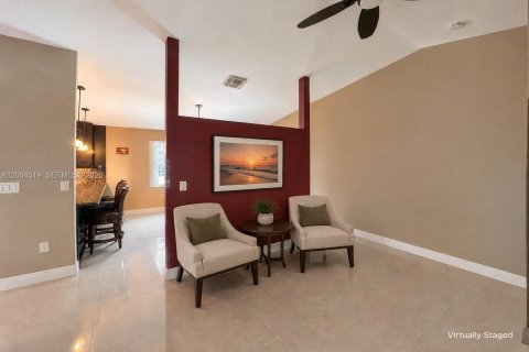 House in Pembroke Pines, Florida 3 bedrooms, 131.18 sq.m. № 2086898 - photo 10