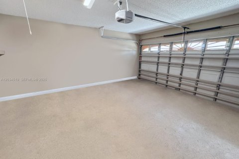 House in Pembroke Pines, Florida 3 bedrooms, 131.18 sq.m. № 2086898 - photo 30