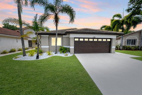 House in Pembroke Pines, Florida 3 bedrooms, 131.18 sq.m. № 2086898