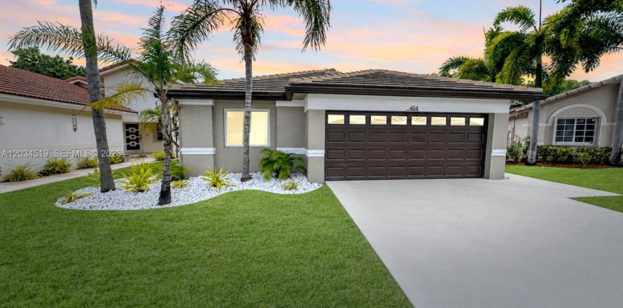 House in Pembroke Pines, Florida 3 bedrooms, 131.18 sq.m. № 2086898