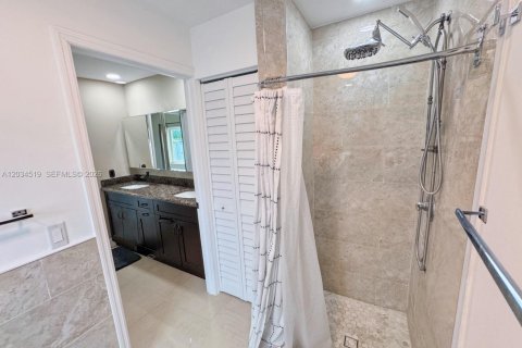 House in Pembroke Pines, Florida 3 bedrooms, 131.18 sq.m. № 2086898 - photo 23