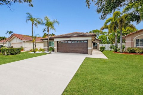 House in Pembroke Pines, Florida 3 bedrooms, 131.18 sq.m. № 2086898 - photo 3