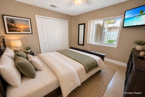 House in Pembroke Pines, Florida 3 bedrooms, 131.18 sq.m. № 2086898 - photo 26