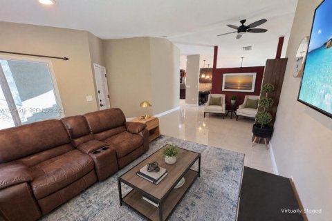 House in Pembroke Pines, Florida 3 bedrooms, 131.18 sq.m. № 2086898 - photo 7