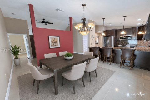 House in Pembroke Pines, Florida 3 bedrooms, 131.18 sq.m. № 2086898 - photo 20