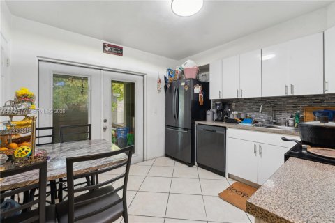 Casa en venta en Miami, Florida, 2 dormitorios, 109.81 m2 № 2257055 - foto 3