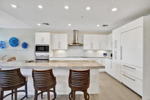 Townhouse in Hollywood, Florida 4 bedrooms, 299.89 sq.m. № 1934204 - photo 9