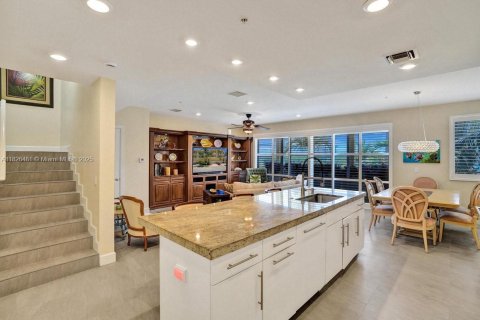 Townhouse in Hollywood, Florida 4 bedrooms, 299.89 sq.m. № 1934204 - photo 12