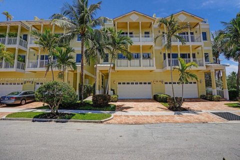 Townhouse in Hollywood, Florida 4 bedrooms, 299.89 sq.m. № 1934204 - photo 3