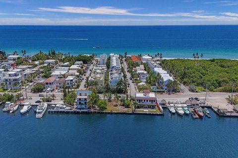 Townhouse in Hollywood, Florida 4 bedrooms, 299.89 sq.m. № 1934204 - photo 2