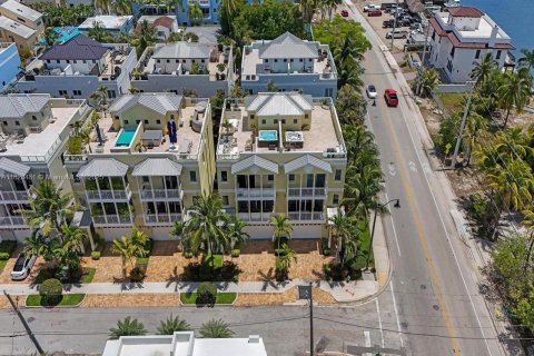 Townhouse in Hollywood, Florida 4 bedrooms, 299.89 sq.m. № 1934204 - photo 17