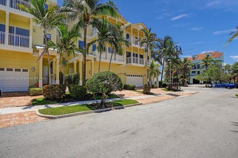 Townhouse in Hollywood, Florida 4 bedrooms, 299.89 sq.m. № 1934204 - photo 6