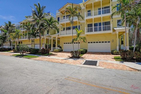 Townhouse in Hollywood, Florida 4 bedrooms, 299.89 sq.m. № 1934204 - photo 5
