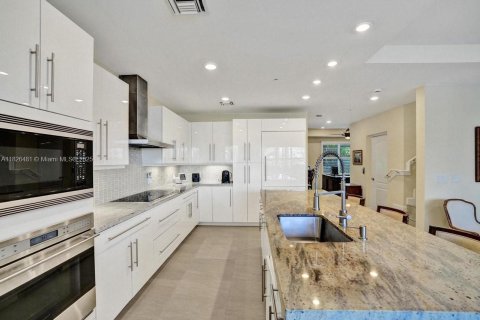 Townhouse in Hollywood, Florida 4 bedrooms, 299.89 sq.m. № 1934204 - photo 10