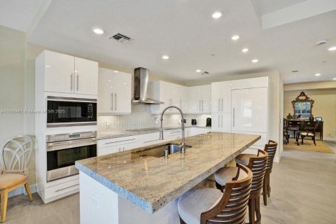 Townhouse in Hollywood, Florida 4 bedrooms, 299.89 sq.m. № 1934204 - photo 8