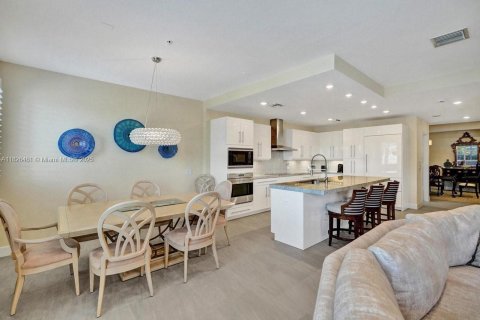 Townhouse in Hollywood, Florida 4 bedrooms, 299.89 sq.m. № 1934204 - photo 11