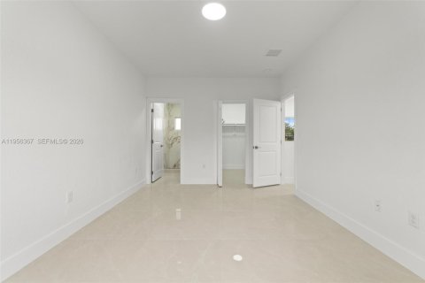 House in Miami, Florida 4 bedrooms № 2011743 - photo 26