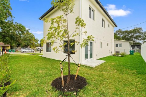 House in Miami, Florida 4 bedrooms № 2011743 - photo 21
