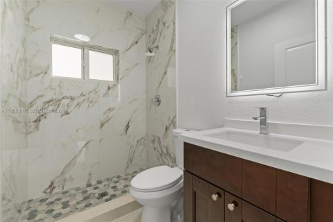 House in Miami, Florida 4 bedrooms № 2011743 - photo 28