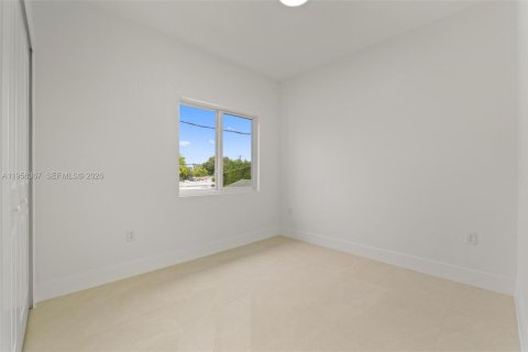 House in Miami, Florida 4 bedrooms № 2011743 - photo 29