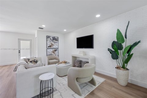 House in Pembroke Pines, Florida 3 bedrooms, 157.84 sq.m. № 1891298 - photo 3