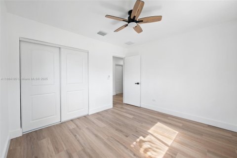 House in Pembroke Pines, Florida 3 bedrooms, 157.84 sq.m. № 1891298 - photo 23