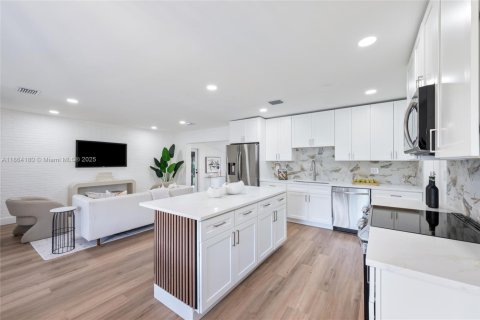 House in Pembroke Pines, Florida 3 bedrooms, 157.84 sq.m. № 1891298 - photo 6