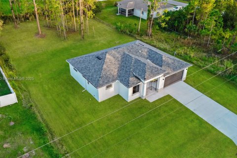 House in Lehigh Acres, Florida 3 bedrooms № 1756884 - photo 1