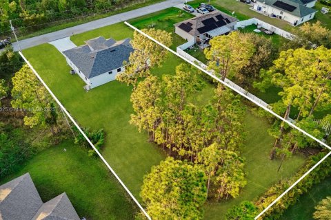 House in Lehigh Acres, Florida 3 bedrooms № 1756884 - photo 16
