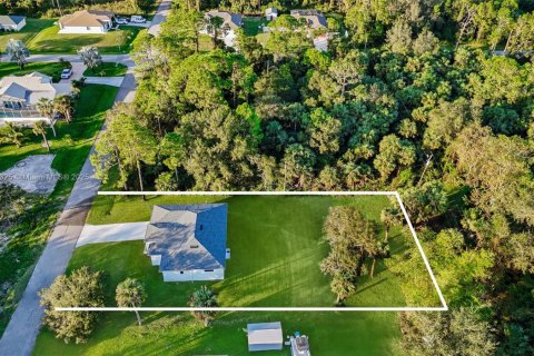 House in Lehigh Acres, Florida 3 bedrooms № 1756884 - photo 2