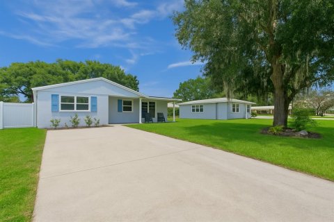 House in New Port Richey, Florida 2 bedrooms, 121.24 sq.m. № 1847075 - photo 1