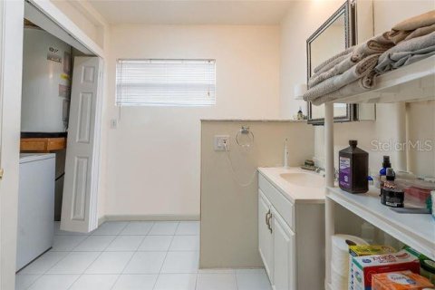 House in New Port Richey, Florida 2 bedrooms, 121.24 sq.m. № 1847075 - photo 11