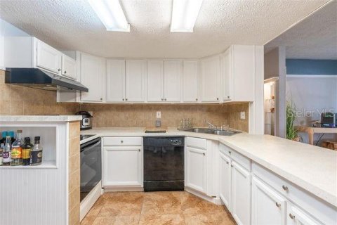 House in New Port Richey, Florida 2 bedrooms, 121.24 sq.m. № 1847075 - photo 4