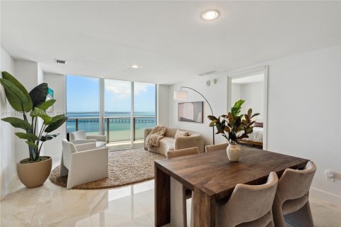Condominio en alquiler en Miami, Florida, 2 dormitorios, 99.41 m2 № 2010362 - foto 2