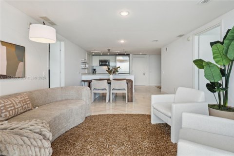 Condominio en alquiler en Miami, Florida, 2 dormitorios, 99.41 m2 № 2010362 - foto 3