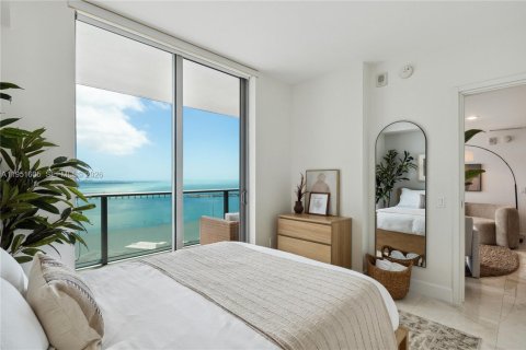 Condominio en alquiler en Miami, Florida, 2 dormitorios, 99.41 m2 № 2010362 - foto 17