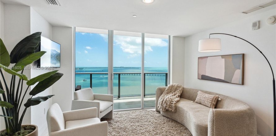 Condominio en Miami, Florida, 2 dormitorios  № 2010362