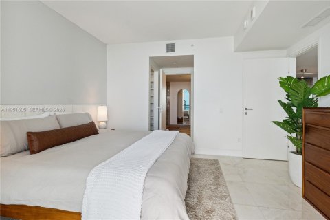 Condominio en alquiler en Miami, Florida, 2 dormitorios, 99.41 m2 № 2010362 - foto 12