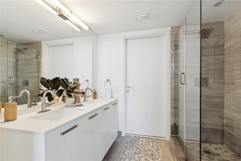 Condominio en alquiler en Miami, Florida, 2 dormitorios, 99.41 m2 № 2010362 - foto 16