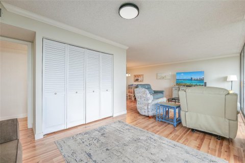 Condo in Lauderhill, Florida, 2 bedrooms  № 2086017 - photo 8
