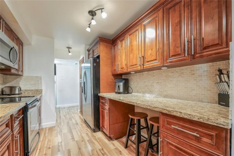 Condo in Lauderhill, Florida, 2 bedrooms  № 2086017 - photo 14
