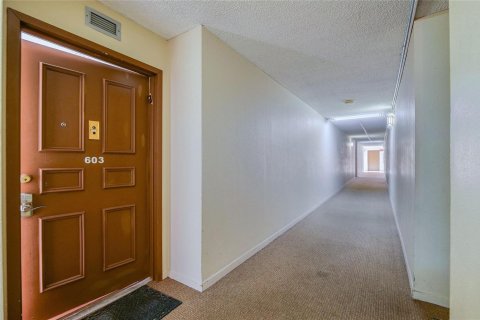 Condo in Lauderhill, Florida, 2 bedrooms  № 2086017 - photo 30