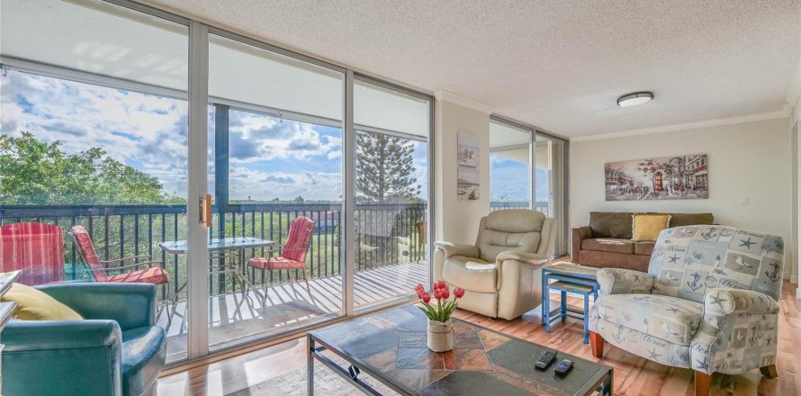 Condo in Lauderhill, Florida, 2 bedrooms  № 2086017