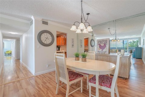 Condo in Lauderhill, Florida, 2 bedrooms  № 2086017 - photo 10