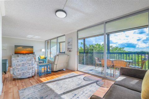 Condo in Lauderhill, Florida, 2 bedrooms  № 2086017 - photo 4